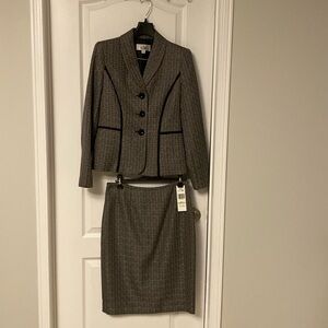 New Le Suit 2pc dress suit size 4 with tag
